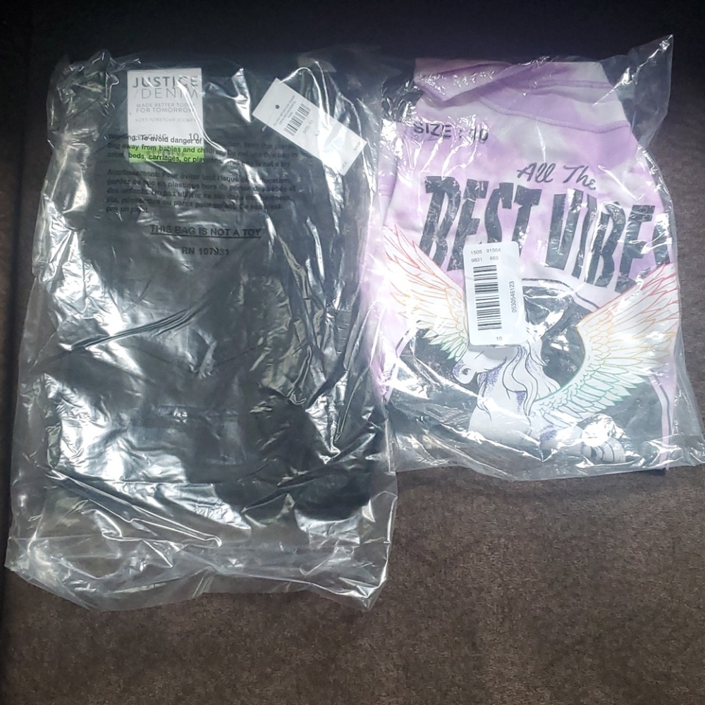 Black jeggings with long sleeve shirt